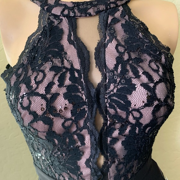 Morgan & Co sequined lace & solid Gow - Picture 5 of 9